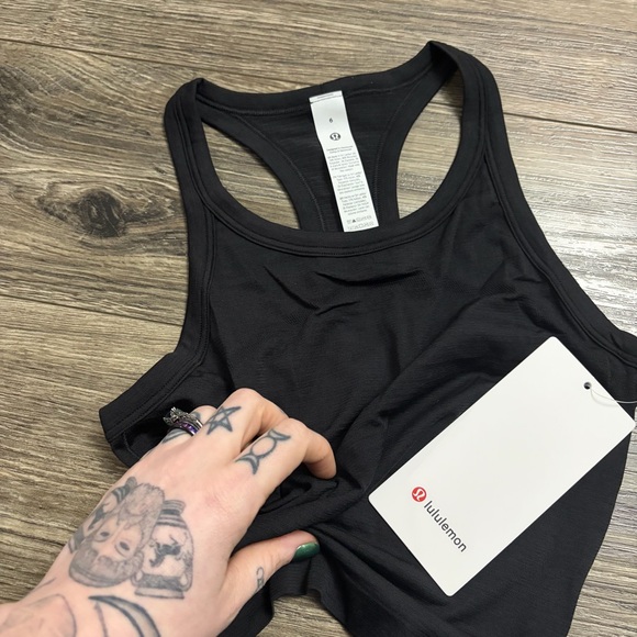 NWT Lululemon Swiftly Tech Cropped Racerback Tank Top 2.0 (Black) Size 6 - Picture 4 of 5